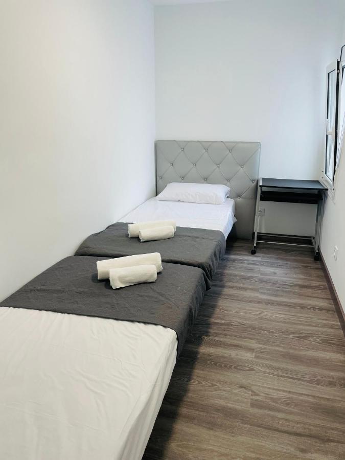 Barca 5 New Beach Apartment 산트 아드리아 데 베소스 외부 사진