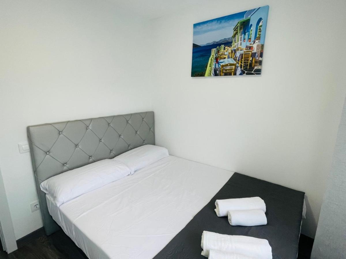 Barca 5 New Beach Apartment 산트 아드리아 데 베소스 외부 사진