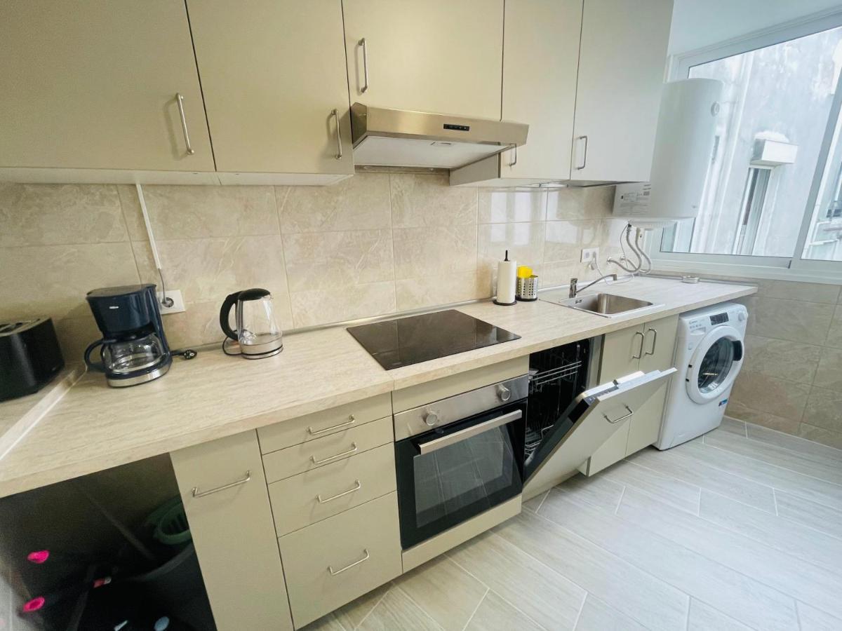 Barca 5 New Beach Apartment 산트 아드리아 데 베소스 외부 사진