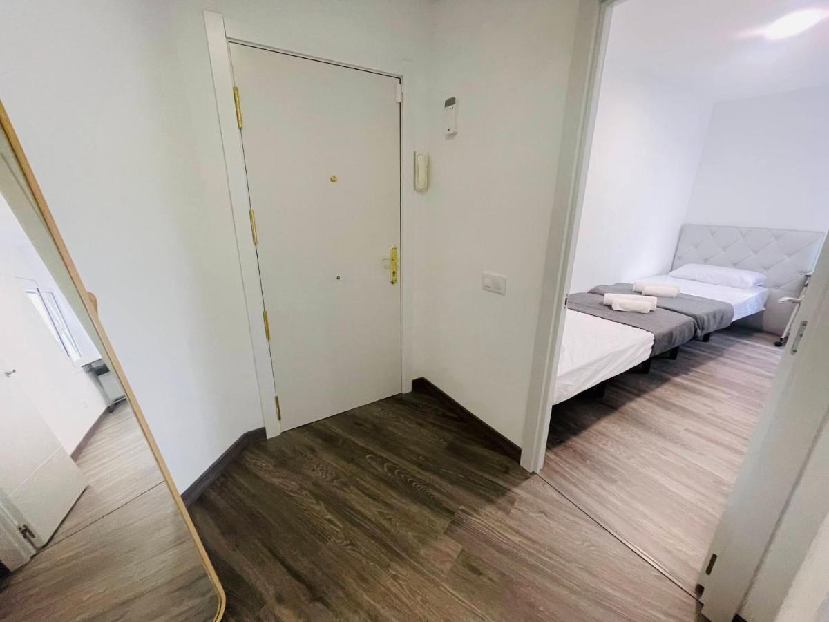Barca 5 New Beach Apartment 산트 아드리아 데 베소스 외부 사진