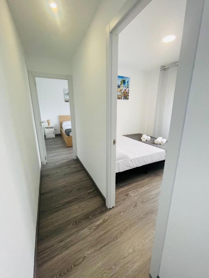 Barca 5 New Beach Apartment 산트 아드리아 데 베소스 외부 사진