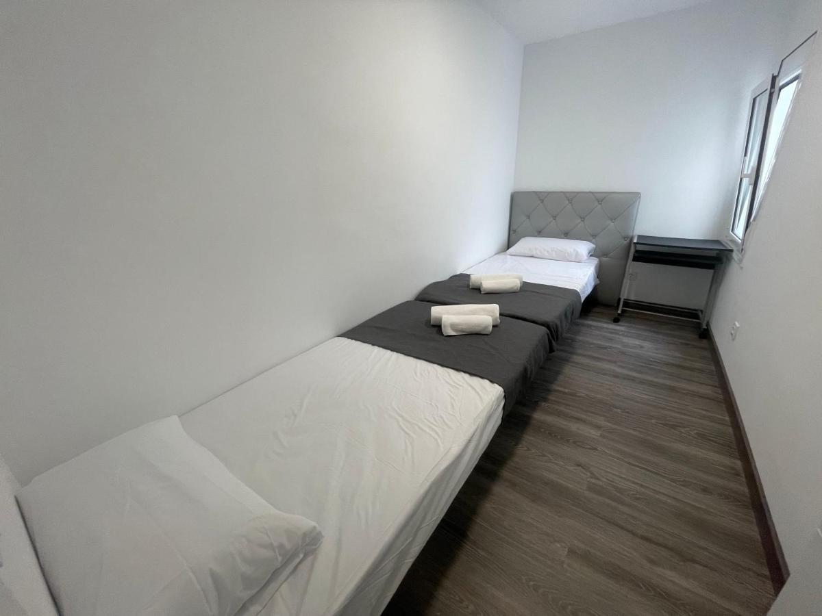 Barca 5 New Beach Apartment 산트 아드리아 데 베소스 외부 사진